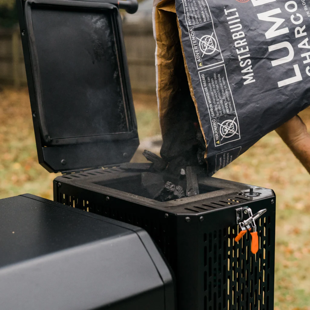 Pit Smoker Churrasqueira Defumadora à Carvão Masterbuilt Gravity Series - Imagem 6